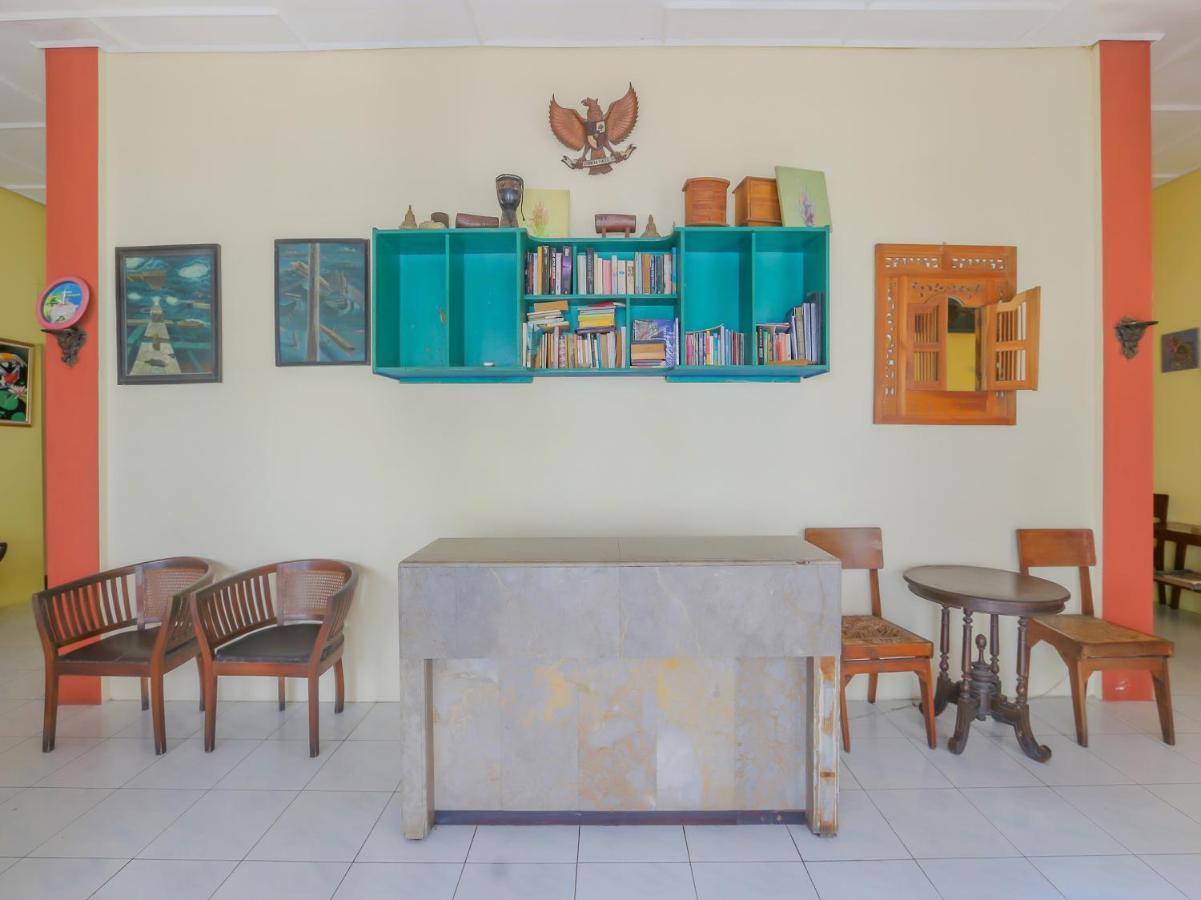 Spot On 90272 Istana Griya 1 2* Solo