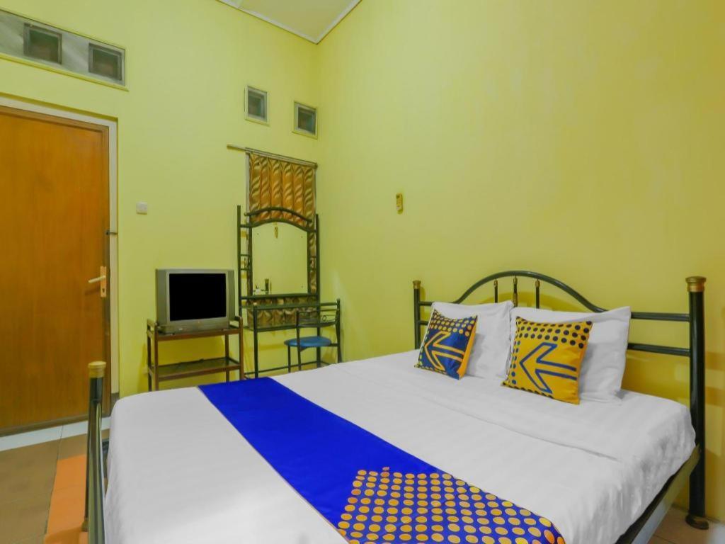 Spot On 90272 Istana Griya 1 2*