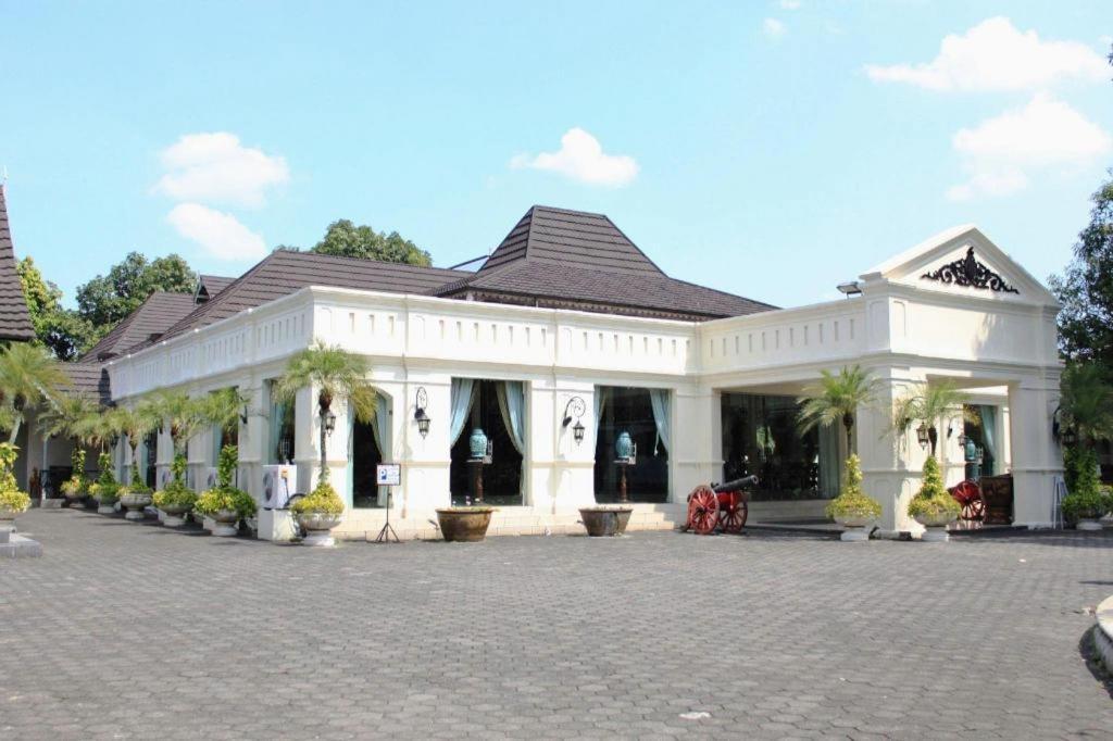 Spot On 90272 Istana Griya 1 Hotel Solo
